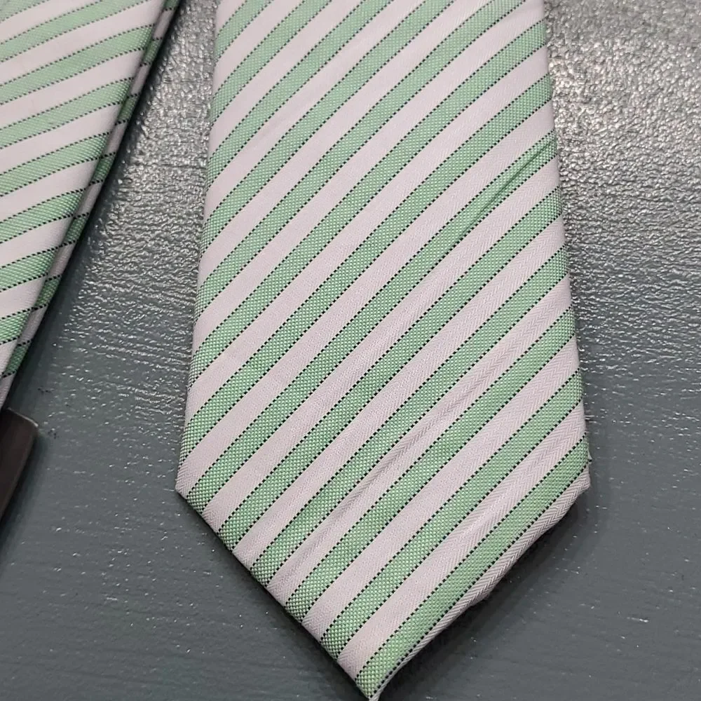 Men's Giorgio g.T.Rhodes Vero Beach NWT Tie,‎ new with tags. Green/white.